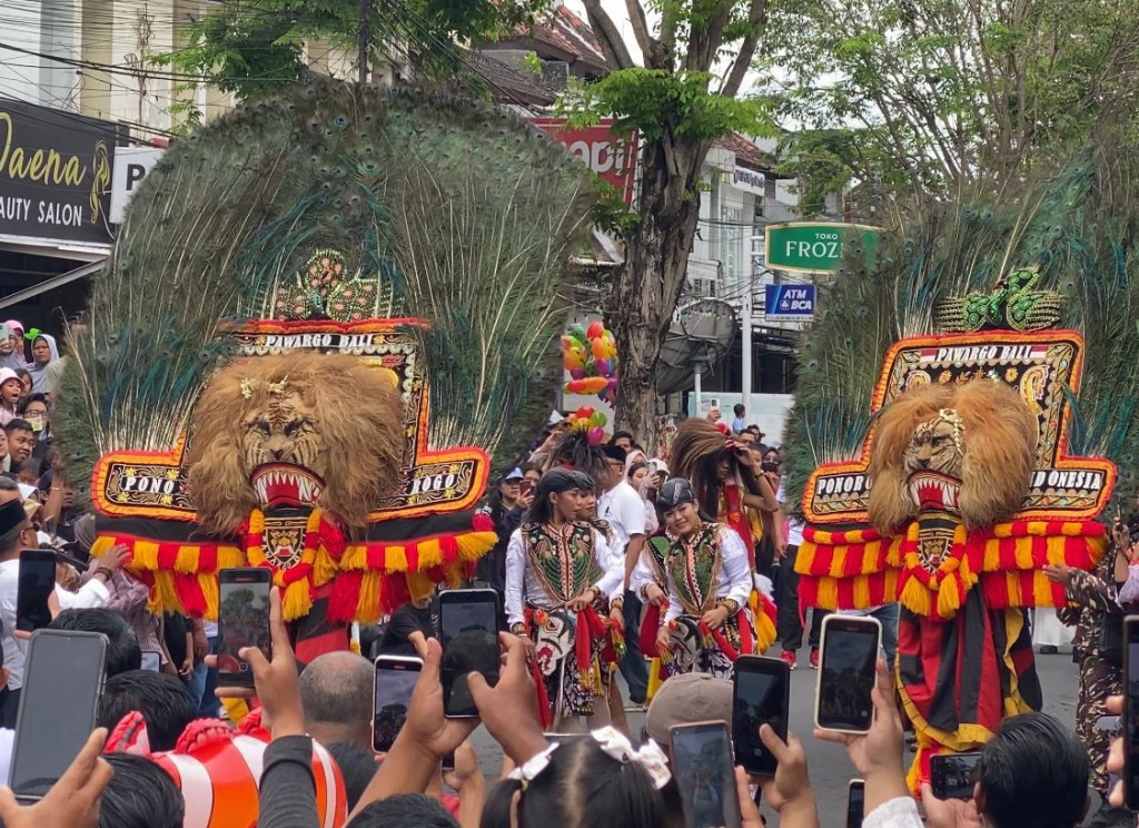 Reog Ponorogo Meriahkan Karnaval Kebhinekaan dan Budaya di Desa Dalung